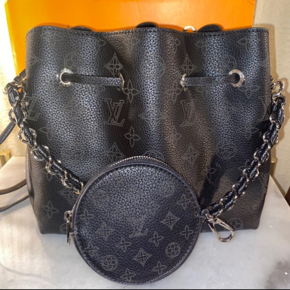 Louis VUITTON Bella Black Mahina new